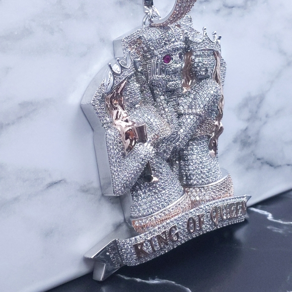 14K White Gold Finish King of Queens Pendant - Picture 9 of 10